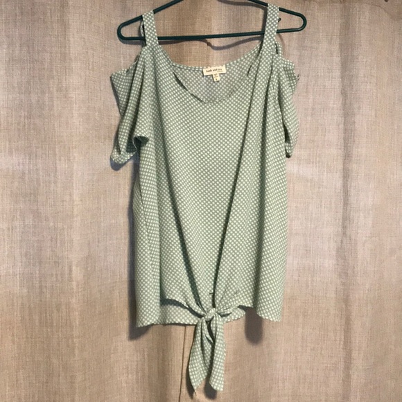EUC cold shoulder top - Picture 1 of 3
